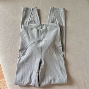 🩶🦏Unlimit High-Rise Tight 25"
Rhino Grey 🦏🩶